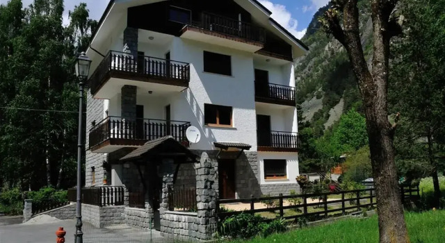 Шале Hilltop Chalet in Antey-Saint-André near Ski Area