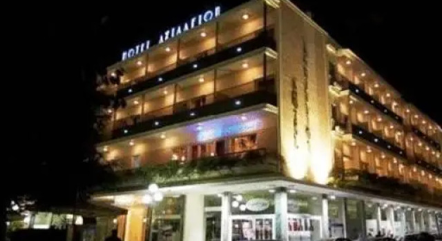 Трёхместный номер Standard Achillion Hotel