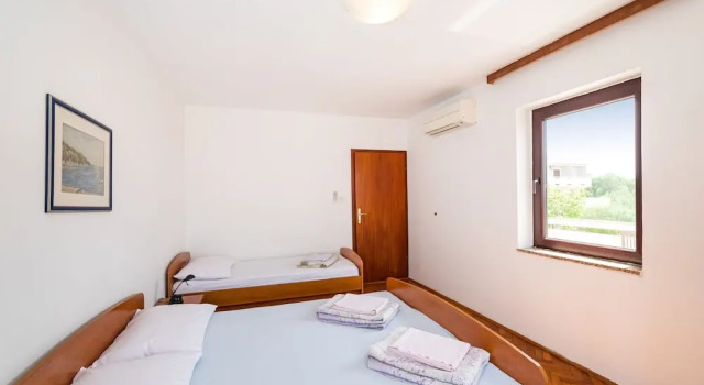 Apartment Ljubica With Nice Garden 3, Забронировать Апартаменты/квартира Апартаменты Новалья, Апартаменты/квартира