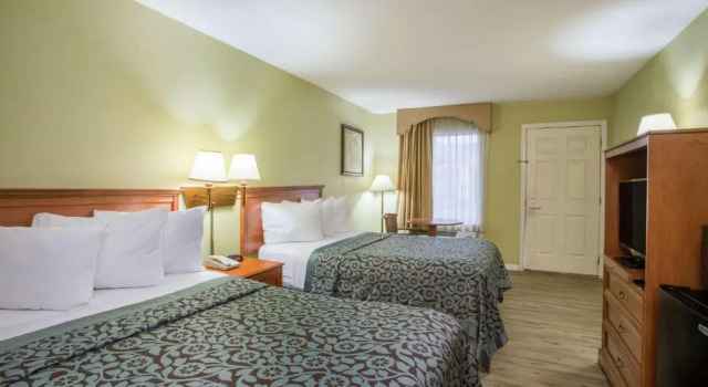 Четырёхместный номер Deluxe Days Inn by Wyndham Ormond Beach