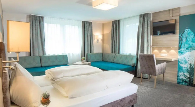 Четырёхместный номер Standard Hotel Neue Post