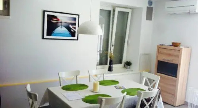 Apartments Villa Adrienne, Забронировать Апартаменты/квартира Отели Мали-Лошиня с парковкой, рядом с Mali Losinj Ferry Port, Парковка