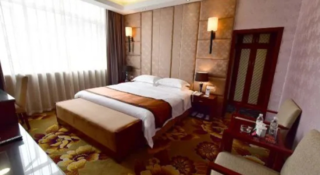 Люкс Deluxe Donghua Hotel Bazhong