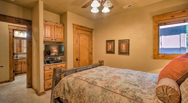 Luxe Mccall Cabin w/ Hot Tub ~ 8 Mi to Skiing