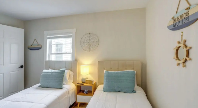 Коттедж с 4 комнатами Port Clinton Vacation Rental w/ Boat Dock & Grill!