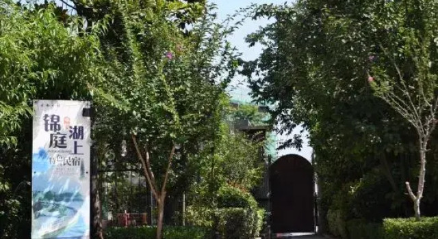 Люкс Deluxe Kaifeng Jinting Lakeside Homestay