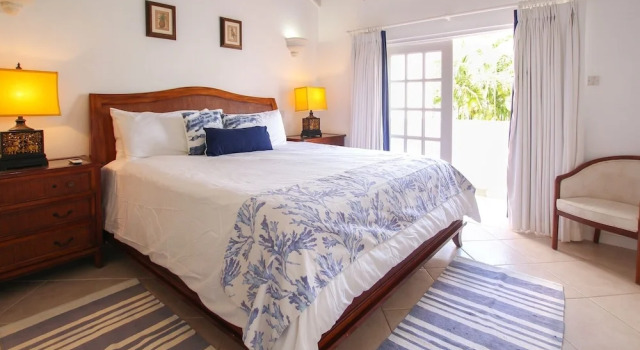 Relax Poolside At This Stylish Townhouse - Porters Gate 24 by BSL Rentals, Prenota Casa vacanze Hotel a Saint James con piscina, Piscina