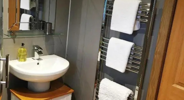 Коттедж Kennedy Terrace; Modern 2 Bedroom House, Central