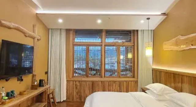 Двухместный семейный люкс Shunan Courtyard Homestay (Southern Sichuan Bamboo Sea China Giant Panda Courtyard)