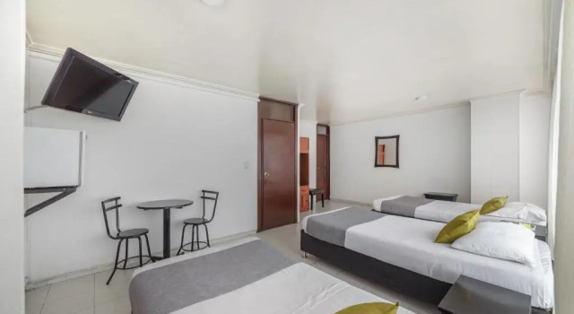 Трёхместный номер Standard Hotel Elegant Suite