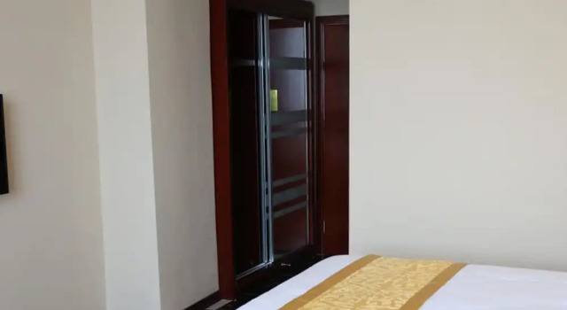 Двухместный номер Deluxe GreenTree Inn Langfang Bazhou City Shengfang Town International Furniture City Hotel
