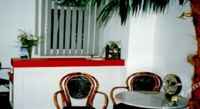 Hotel Tiergarten, Забронировать Отель Цайц 