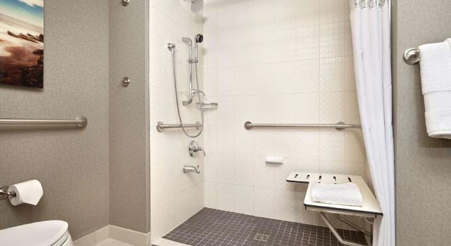 Четырёхместный номер Standard Hampton Inn by Hilton Halifax Downtown