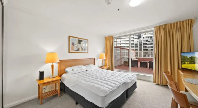 Апартаменты Central ACT Studio With Indoor Pool and Gym