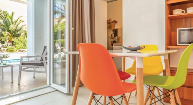 Nice Apartment in Makarska With Wifi, Outdoor Swimming Pool and Heated Swimming Pool, Забронировать Апартаменты/квартира Апартаменты Макарска, рядом с Набережная Рива (Макарска), Апартаменты/квартира