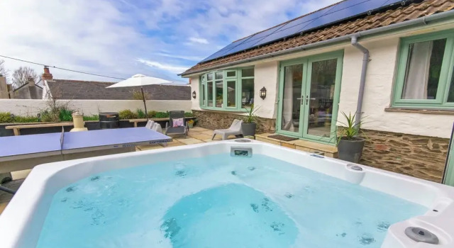 Shippenrill Croyde 6 Bedrooms, Sleeps 14, Hot Tub