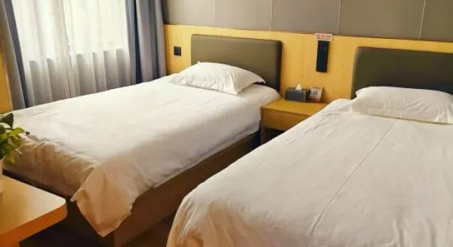 Кровать в общем номере (женский номер) Yuntian Youth Hotel (Anzhen Hospital Branch)