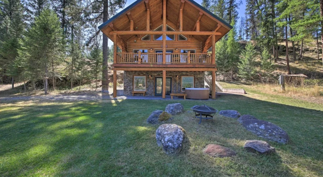 Коттедж Scenic Riverfront Retreat w/ Hot Tub & Kayaks!