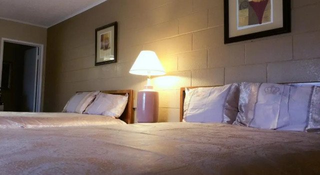 Четырёхместный номер Standard Royal Inn and Suites