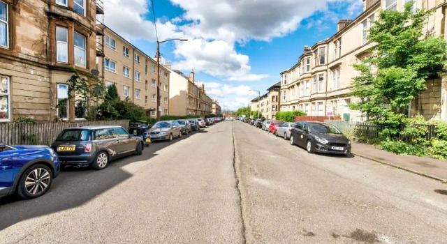 Stunning 5 bedroom apt, close to city centre, SEC, Hydro and motorway, Забронировать Отель Отели Glasgow & The Clyde Valley с парковкой, Парковка