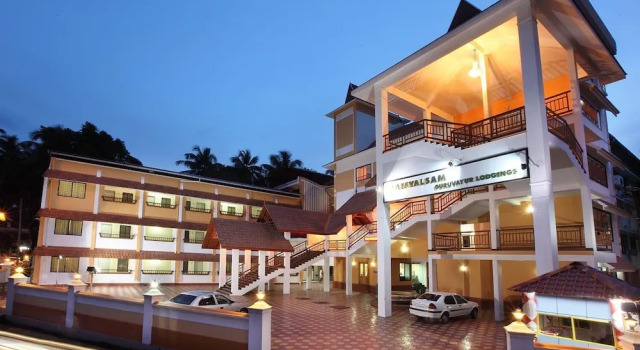 Rajavalsam Guruvayur, Забронировать Отель Отели штата Кералы с питанием, Пансион