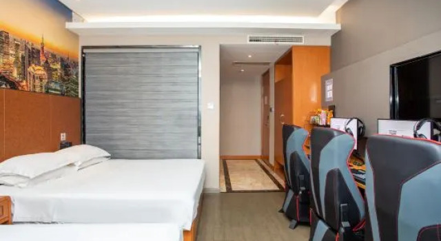 Кровать в общем номере Wangyu Esports Hotel (Shanghai Nanfang Mall Xinzhuang Subway Station Branch)