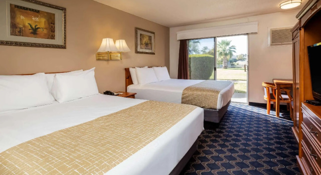 Четырёхместный номер Standard с видом на реку Travelodge by Wyndham Red Bluff South of Redding