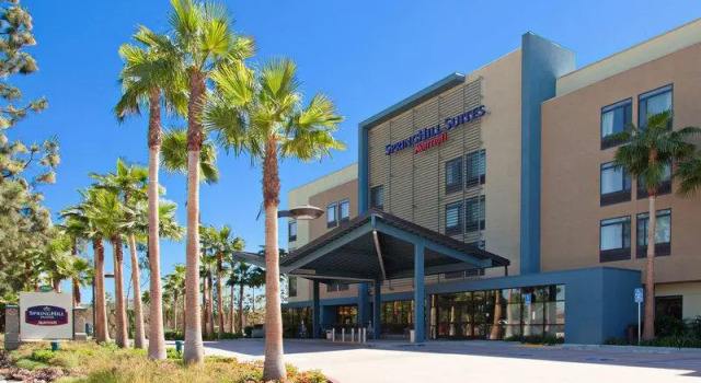 Четырёхместный люкс Springhill Suites by Marriott Anaheim Maingate