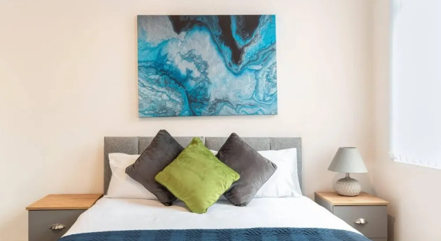 3 Bed House - Sleeps 7 - Garden - Parking - Wifi