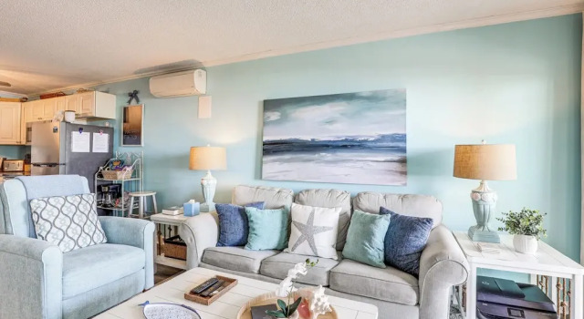 Scenic Oceanfront Condo in Myrtle Beach!, Забронировать Отель Отели Миртл-Бич с парковкой, рядом с Pine Lakes International Country Club, Парковка