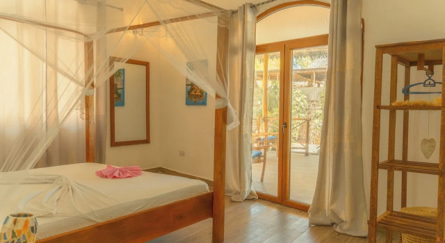 Семейный номер Standard с балконом и с видом на бассейн Sunset Mkuu Boutique Hotel
