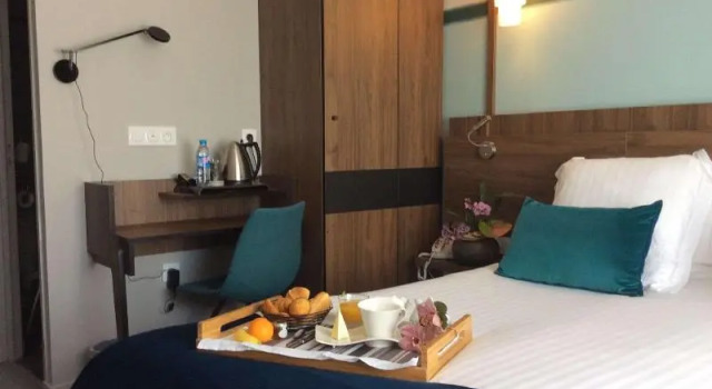 Двухместный номер Standard с балконом Best Western Le Duguesclin Hôtel-Restaurant