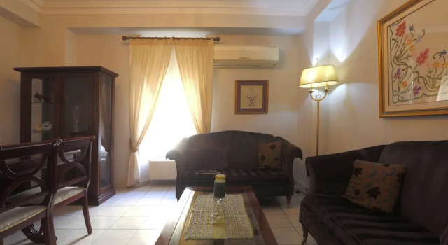 Коттедж с 3 комнатами Central Square House