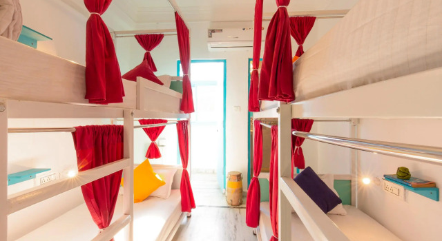 Кровать в общем номере goSTOPS Rishikesh Tapovan