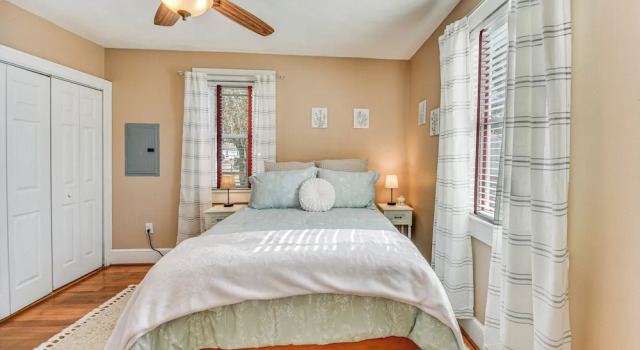 Коттедж с 3 комнатами Charming Smithfield House: Walk to Downtown!