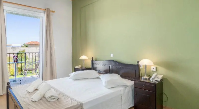 Двухместный номер Standard с балконом и с видом на бассейн Vergina Star Hotel