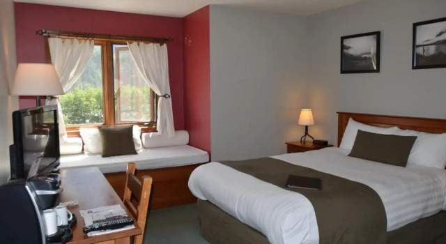 Трёхместный номер Standard Howe Sound Inn & Brewing Company