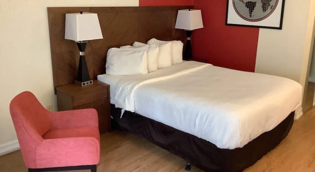 Двухместный номер Standard с видом на реку Ramada by Wyndham Arnprior