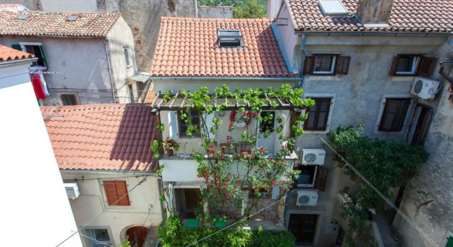Barbarossa House, Prenota Appartamento Hotel a Isole Quarnerine con parcheggio, Parcheggio