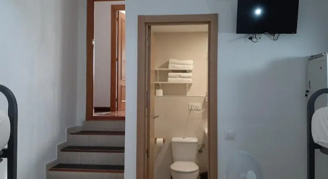 Pensión CASA LEÓN, Забронировать Отель Сантонья Cantabria Coast, рядом с Пляж Сантона