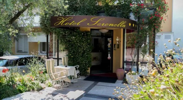 Hotel Serenella, Забронировать Отель Старый Город Сирмионе