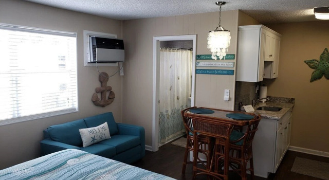 Tiki s Beachside Bungalow - Studio Condo Just Steps From the Sand
