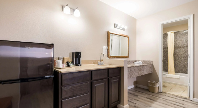 Четырёхместный полулюкс Americas Best Value Inn Refugio