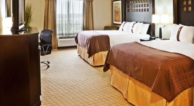 Четырёхместный номер Standard Holiday Inn & Suites Stillwater-University West by IHG