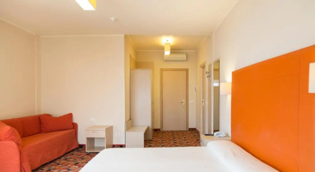 Трёхместный номер Superior Hotel Royal Village
