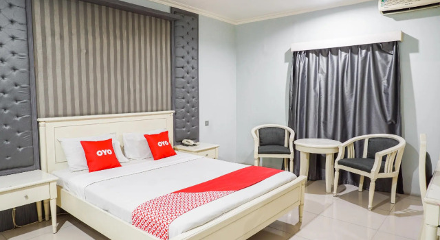 OYO 2085 Chrysanta Hotel