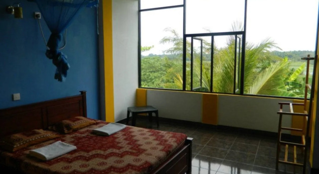 Lake Wave Hotel