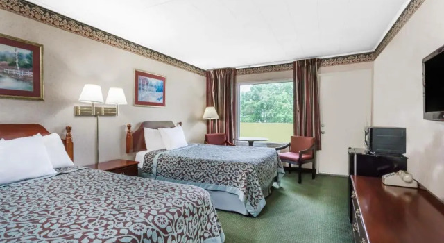 Четырёхместный номер Standard с балконом Days Inn by Wyndham Tannersville