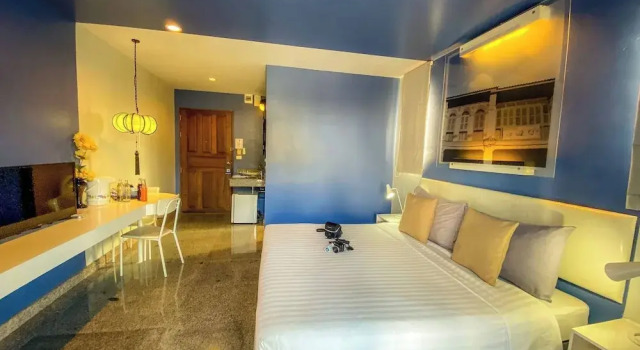 Room-hotel With Balcony in Phukettown, Забронировать Гостевой дом Пхукет Таун остров Пхукет, рядом с Храм Джуи Туи