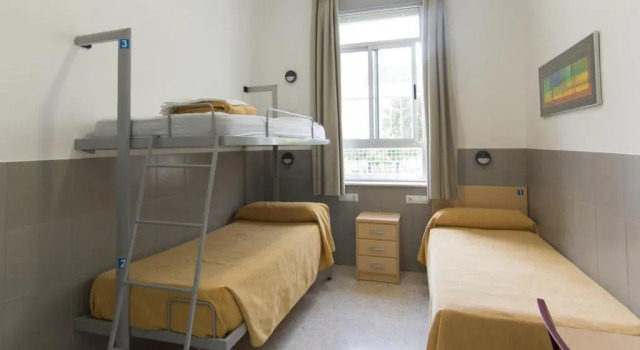 Кровать в общем номере Albergue Inturjoven Malaga